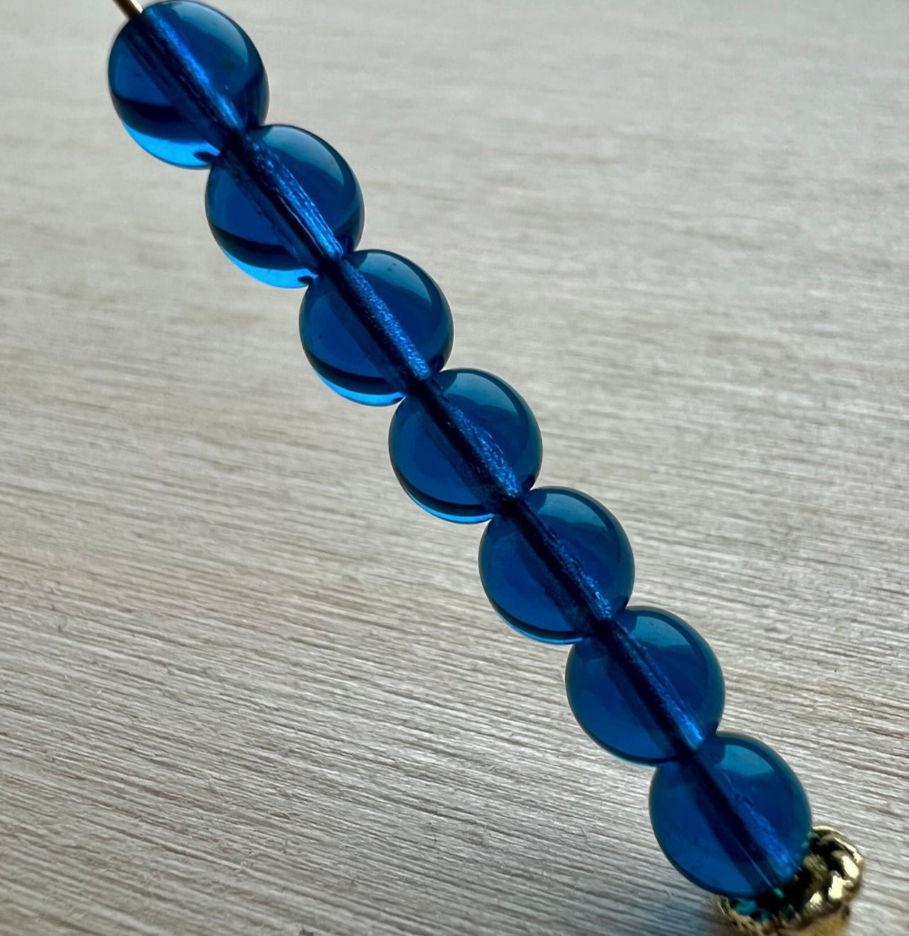 Havsblåa Tjeckiska Glaspärlor – Fräscha & Skimrande Pärlor för Smyckestillverkning