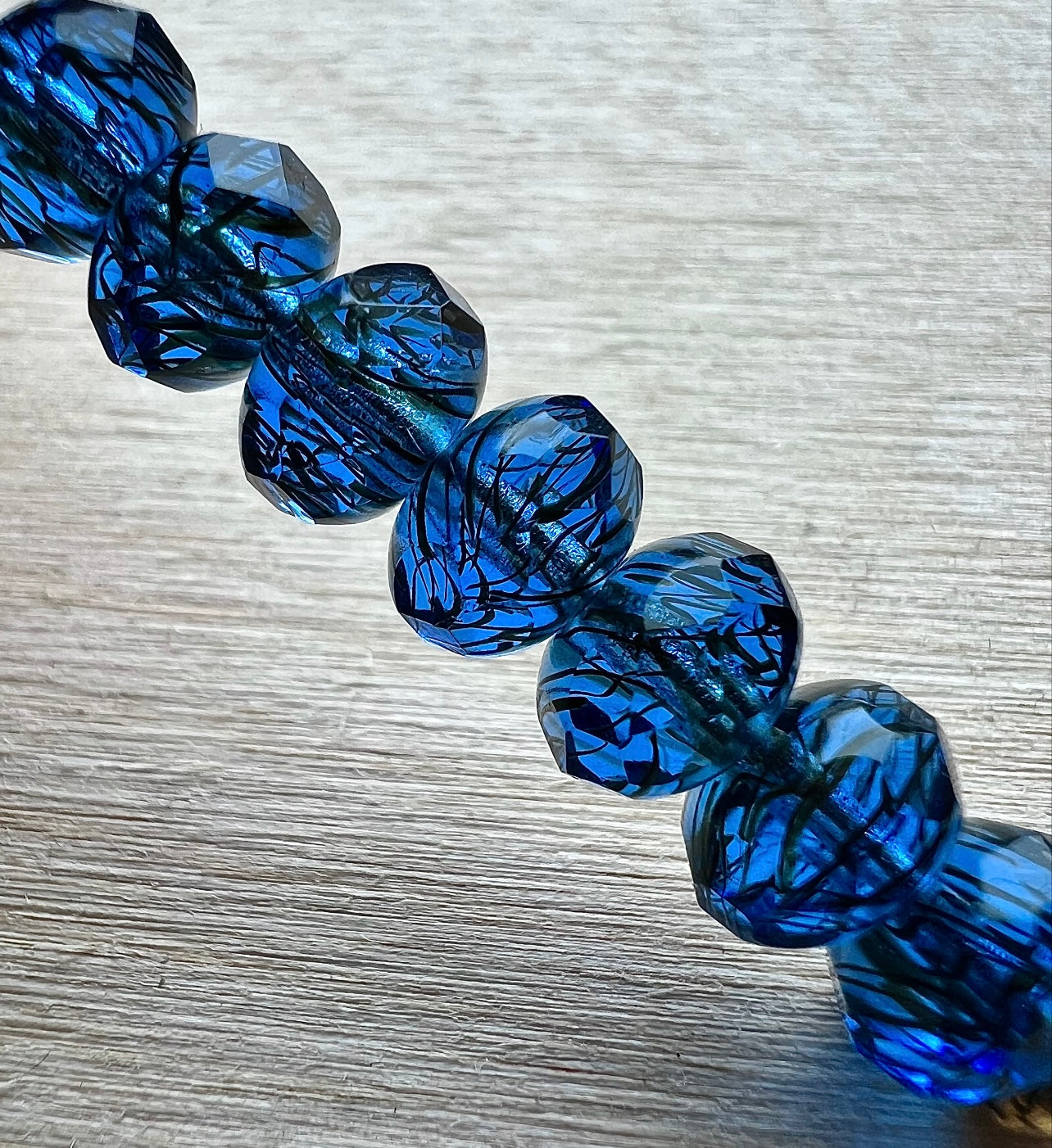 Mörkblåa Tjeckiska Glaspärlor – Eleganta Pärlor för Smycken & DIY