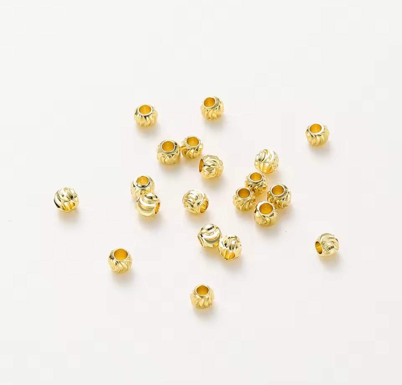 Runda Räfflade Guldpärlor 4 mm, 50 st (Akryl) – Glittrande struktur för eleganta smycken