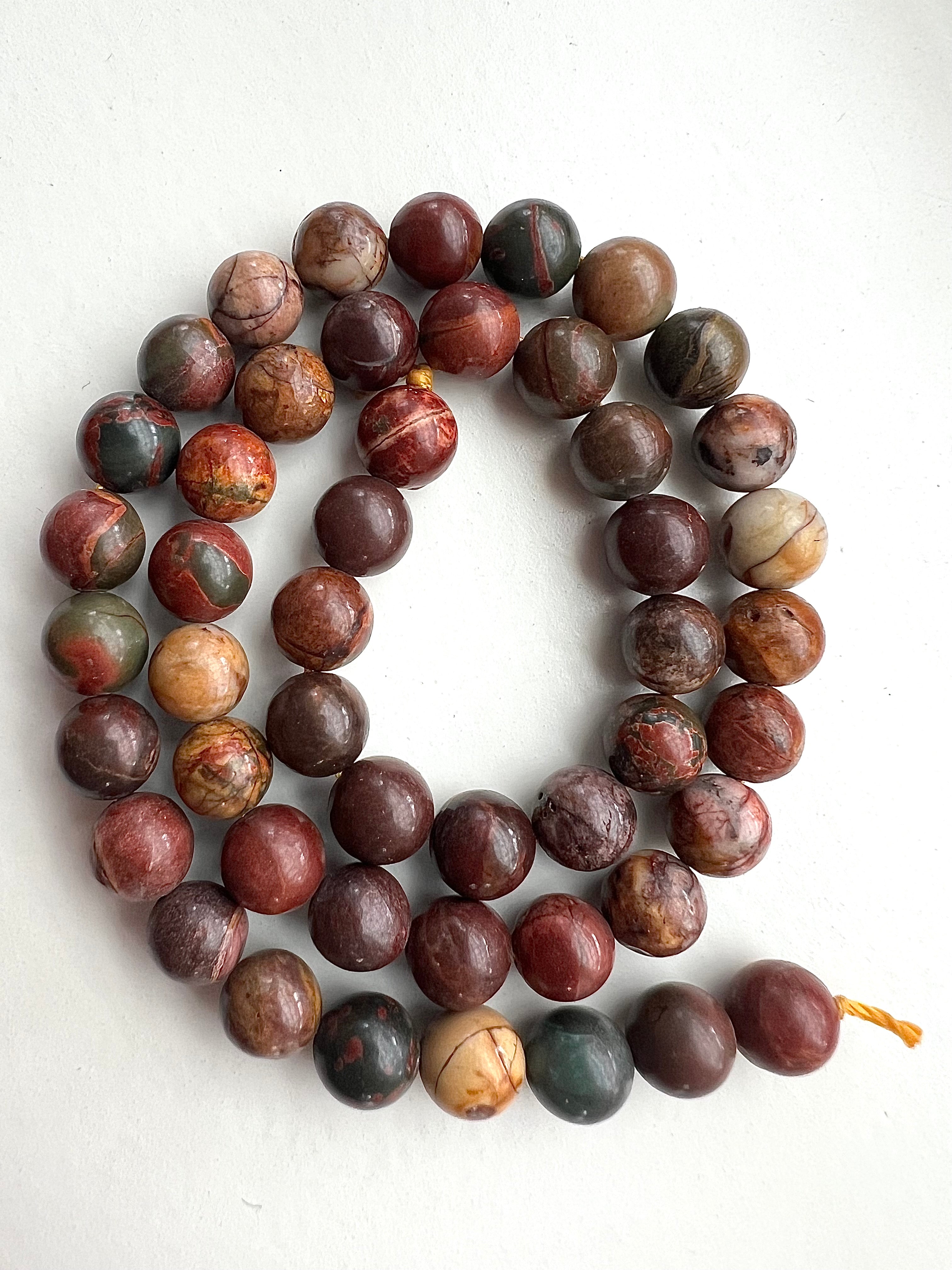 Jaspis Pärlor – Jordande & Eleganta Smycken för Balans och Energi