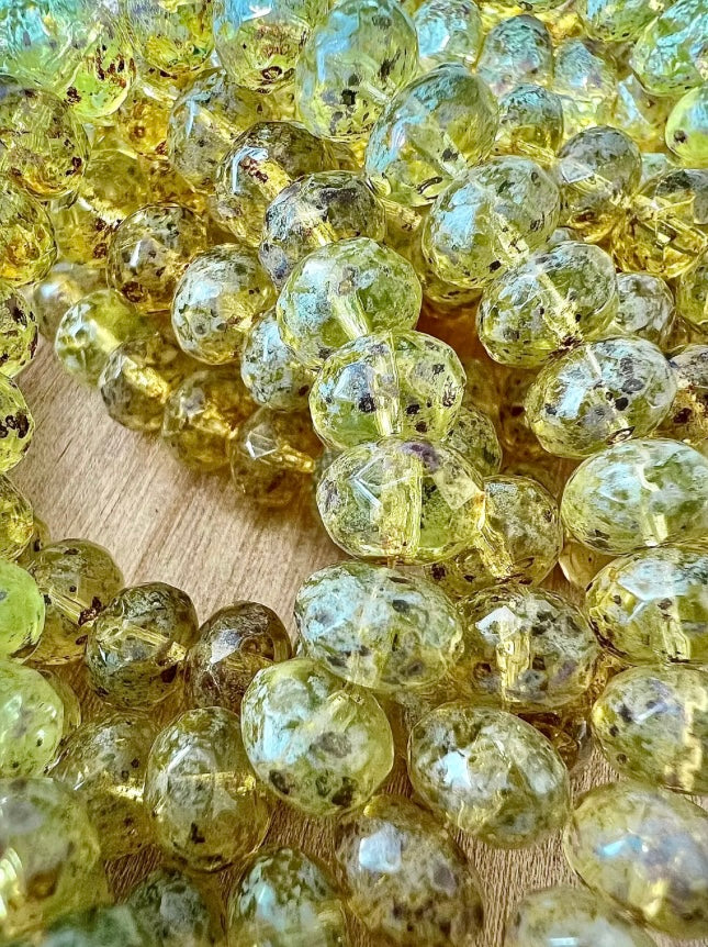 Limegröna Tjeckiska Glaspärlor – Smyckestillverkning