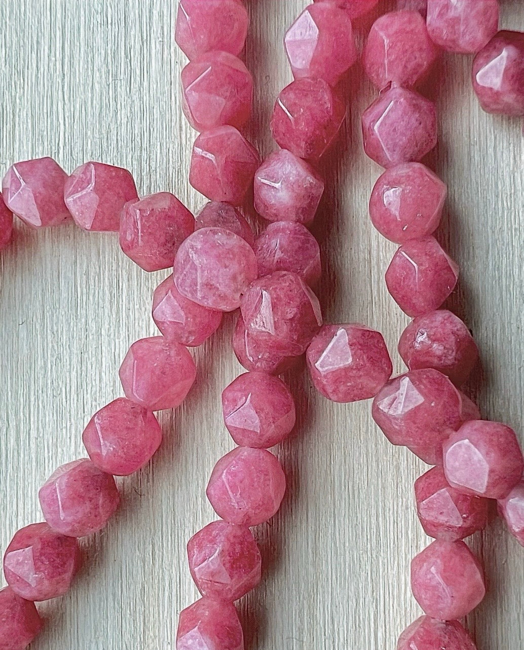 Rosa Jadepärlor – Vackra Stenpärlor för Smycken & DIY