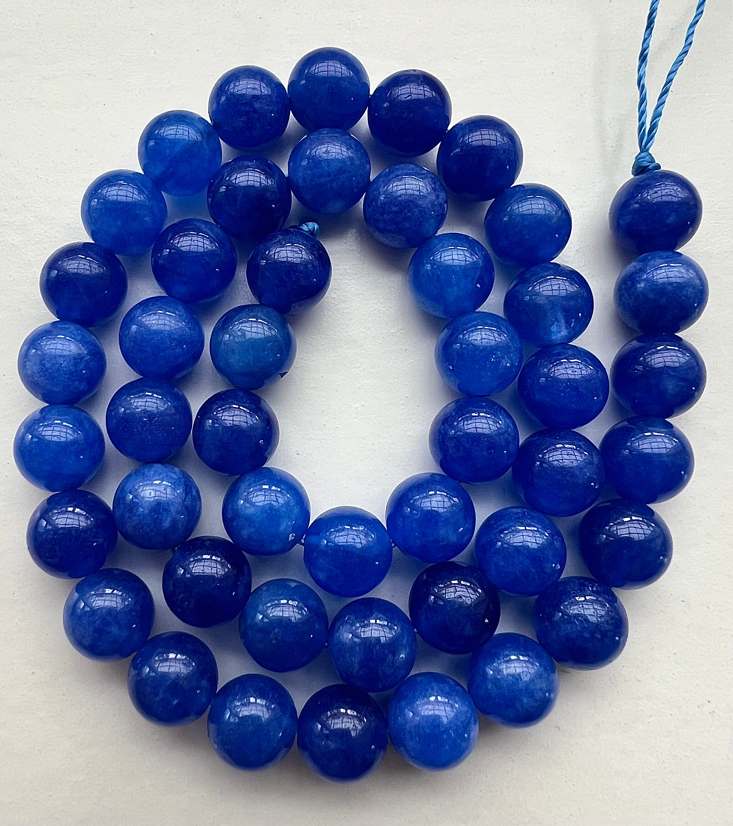 Blå Jade Pärlor – Eleganta Halvädelstenar för Smyckestillverkning