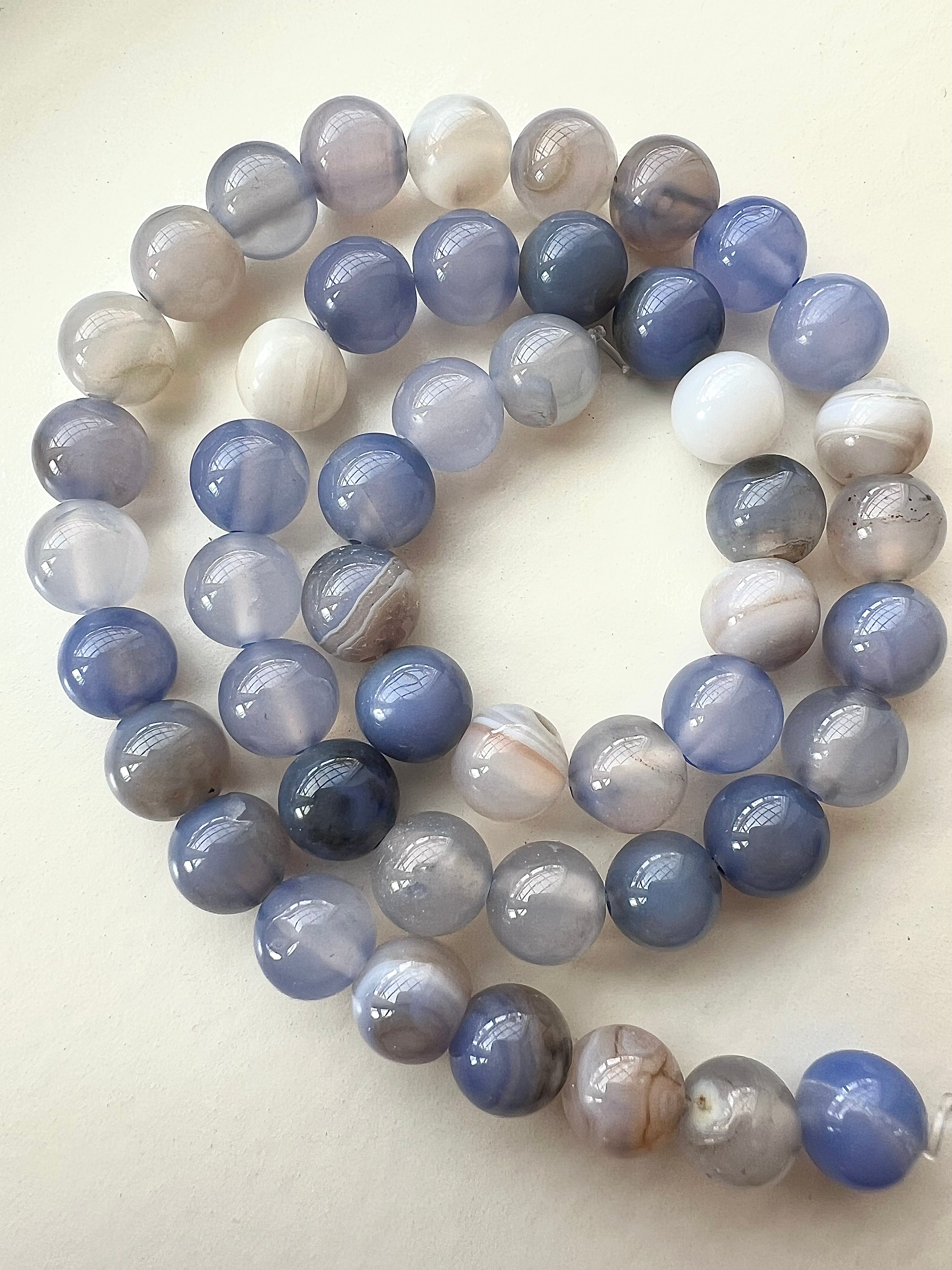 Ljusblå Agat – Lugnande Stenpärlor för Klar Kommunikation, Harmoni & Inre Ro