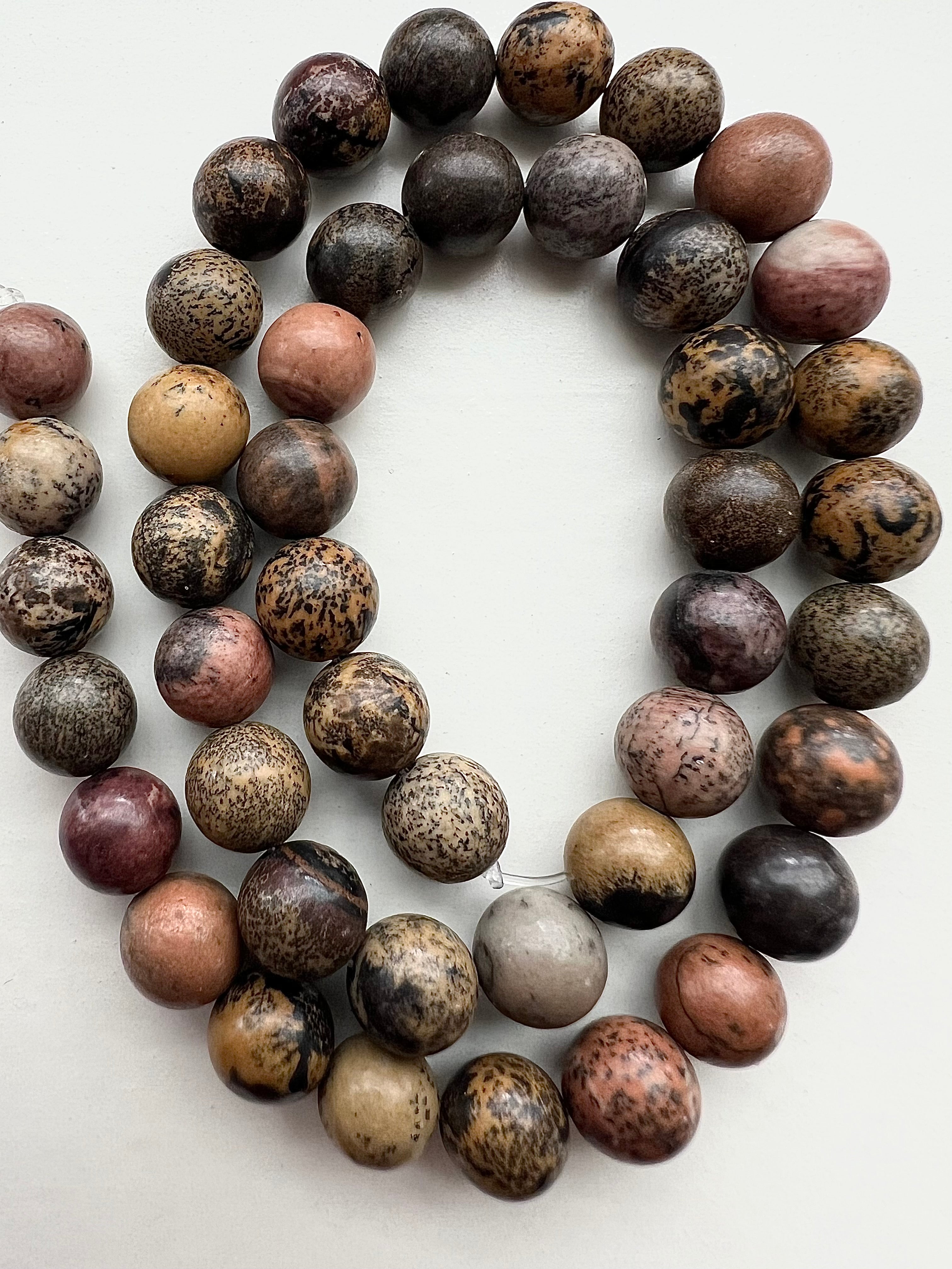 Jaspis, Pärlor – Jordande & Eleganta Smycken för Glädje och Styrka