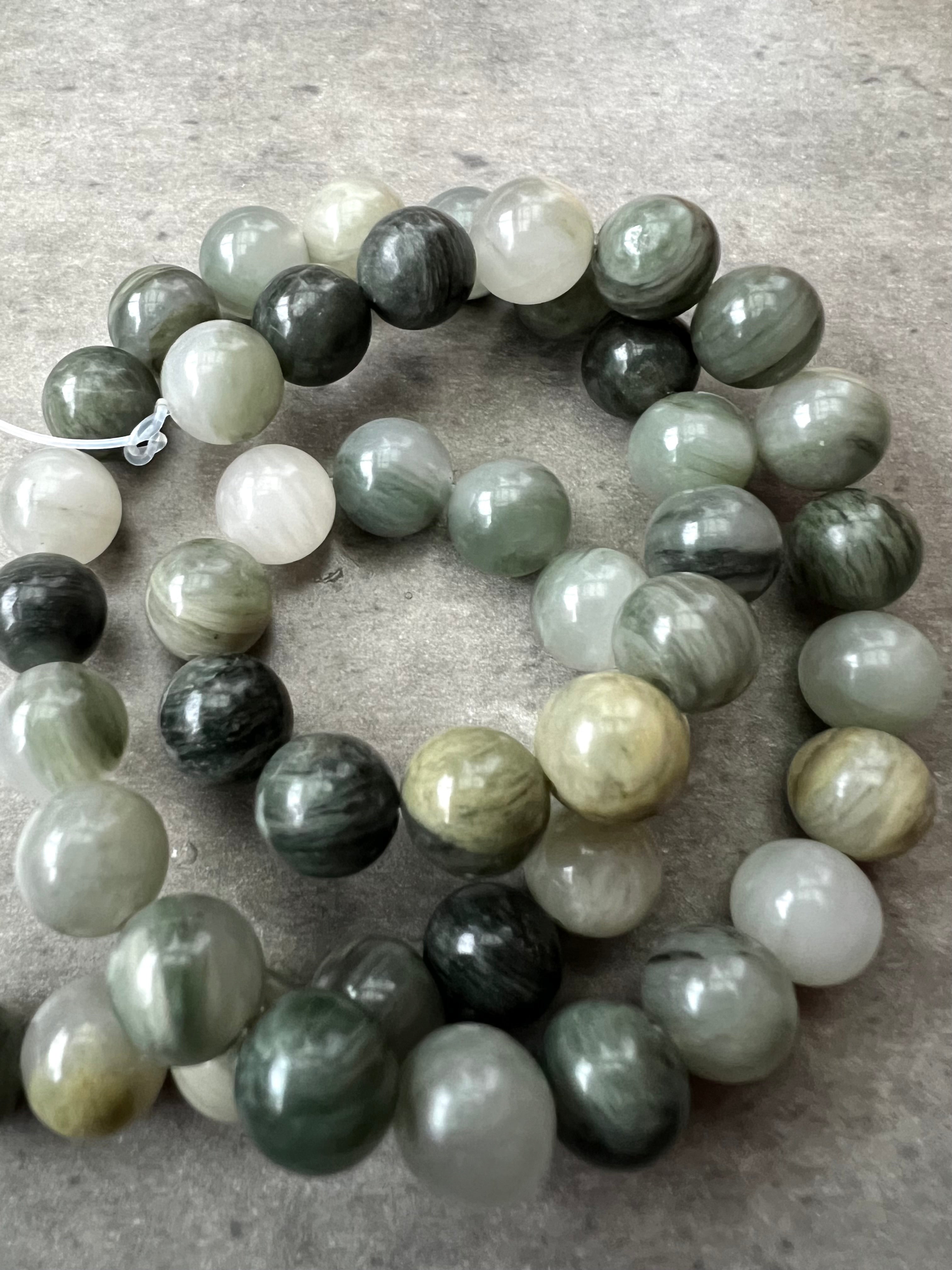Grönmelerad Agat – Naturligt Vackra Stenpärlor för Unika Smycken