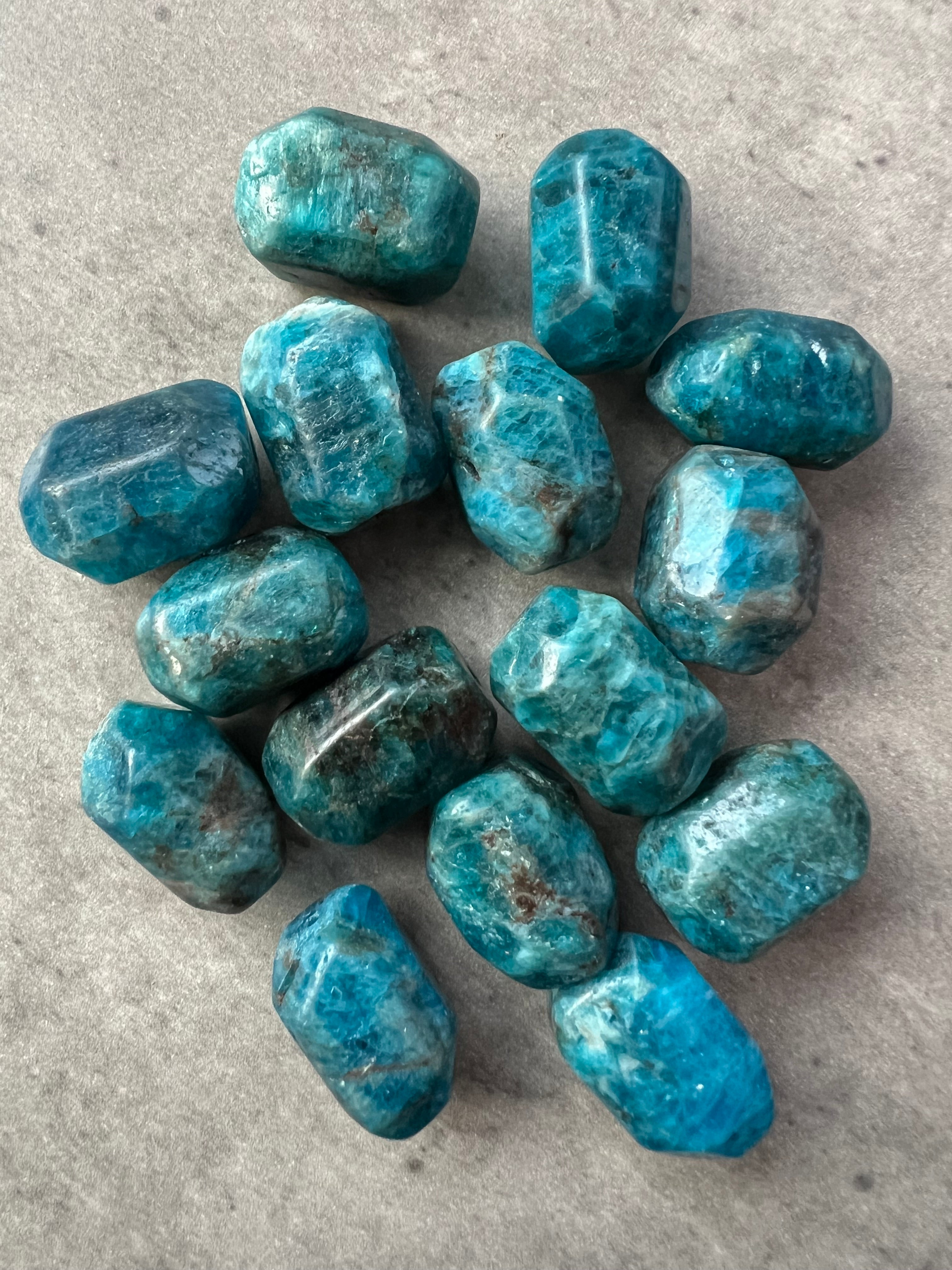 Stora Apatit Pärlor – Naturliga Halvädelstenar för Smyckestillverkning & DIY-projekt