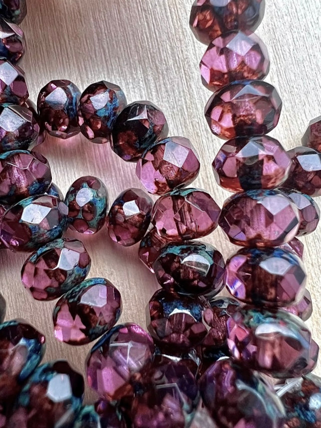 Exklusiva Lila Tjeckiska Glaspärlor