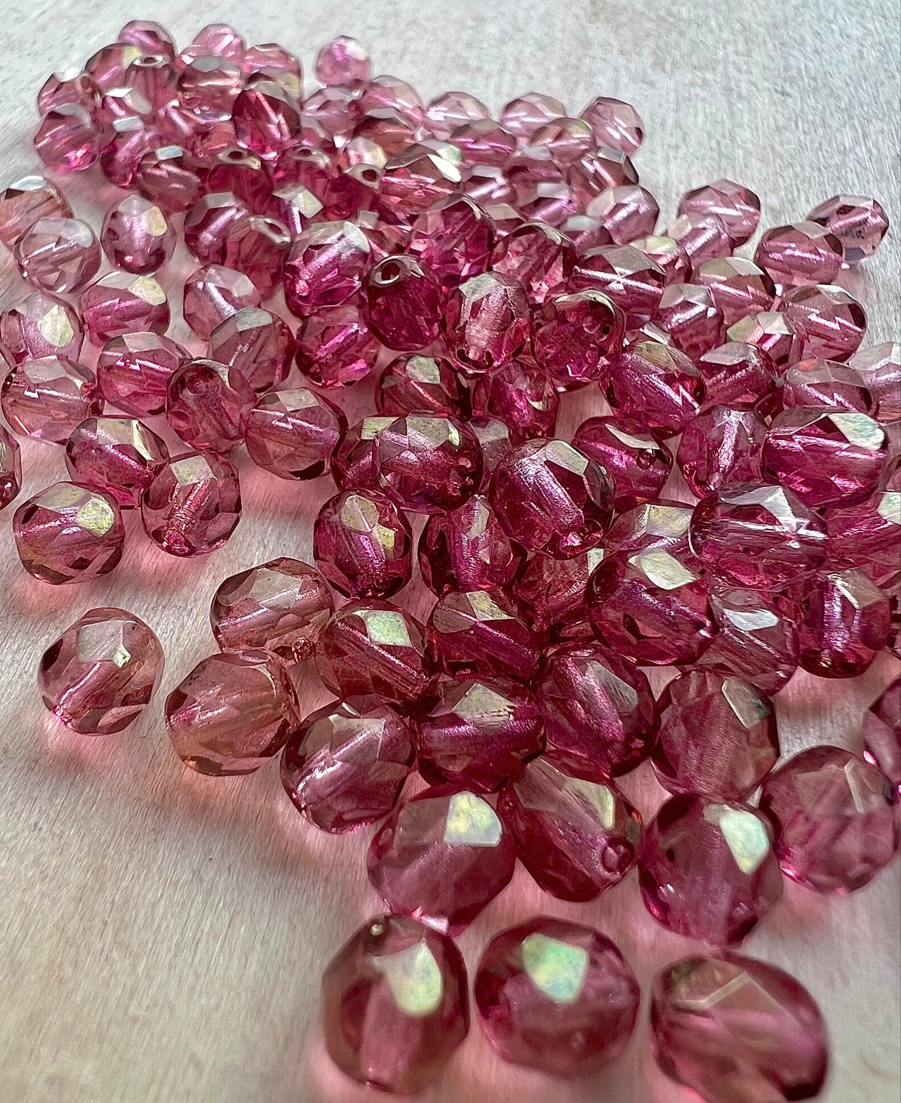 Rosa Tjeckiska Glaspärlor med Skimmer – Glittrande Pärlor för Smycken & DIY