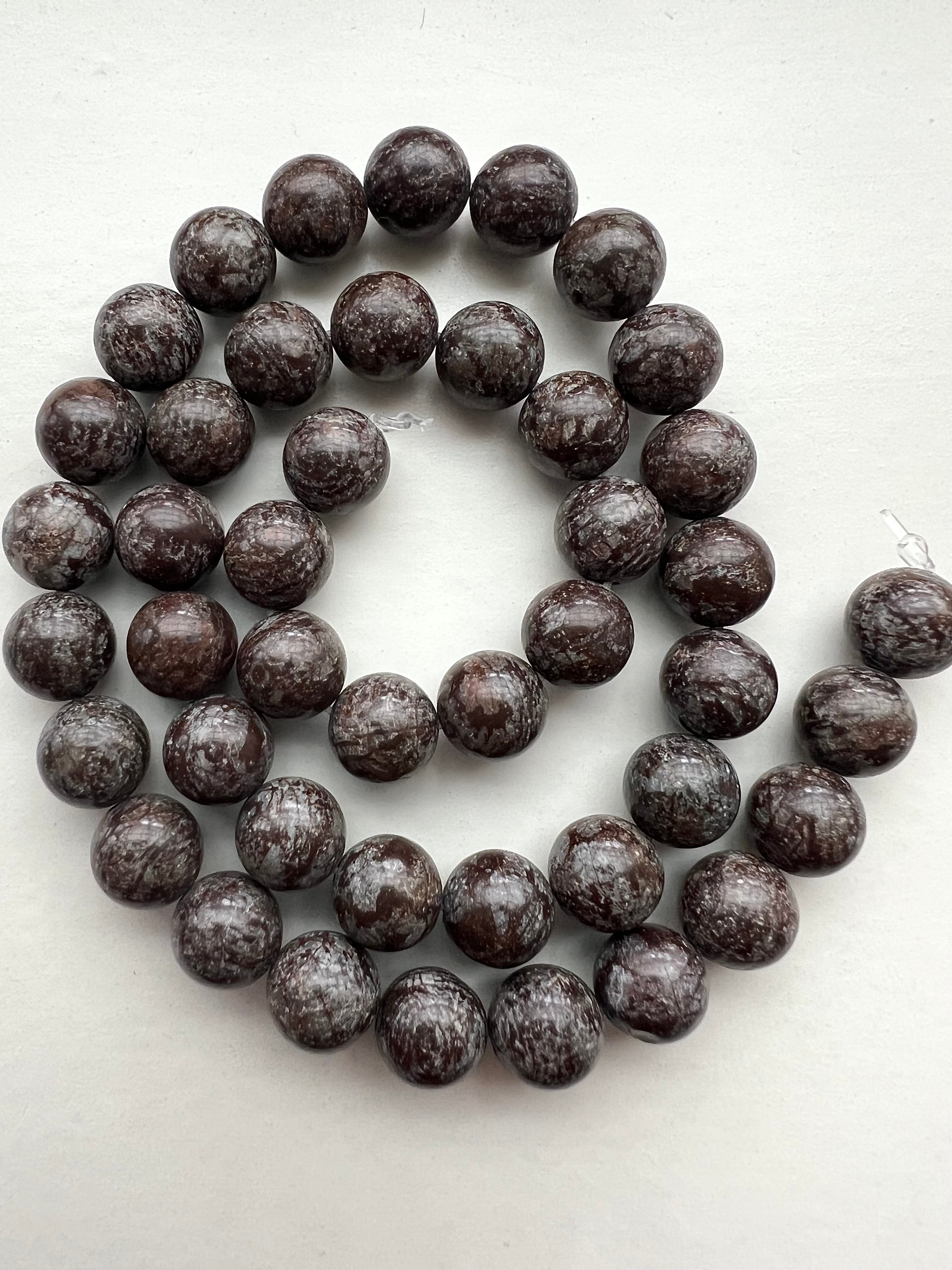 Brun Obsidian Pärlor – Skyddande & Jordande Smycken för Energi och Balans