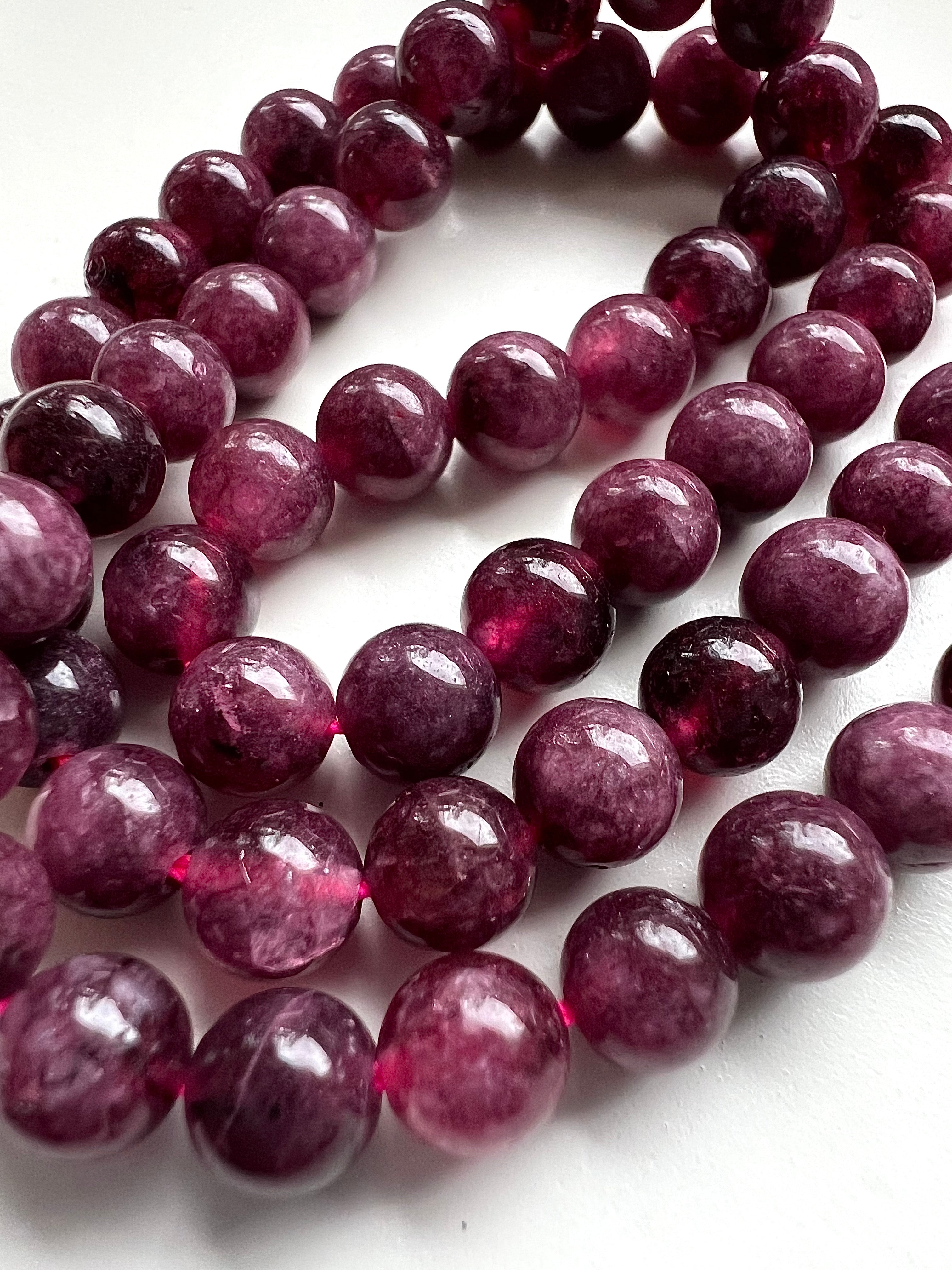 Vinröda Jadepärlor – Eleganta & Harmoniska Smycken för Lycka och Balans