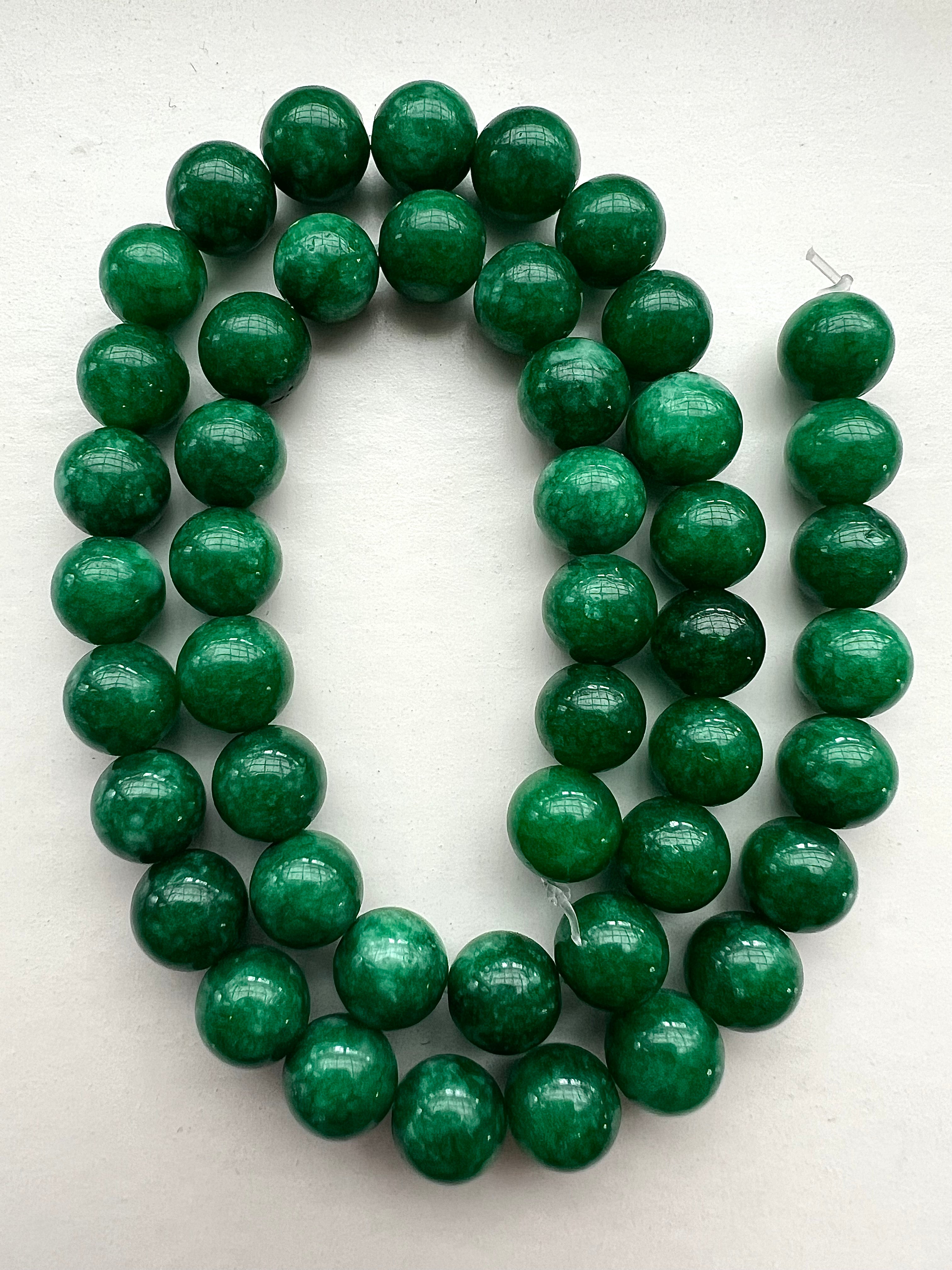 Grön Jade – Harmoniska Stenpärlor för Lycka, Hälsa & Emotionell Balans