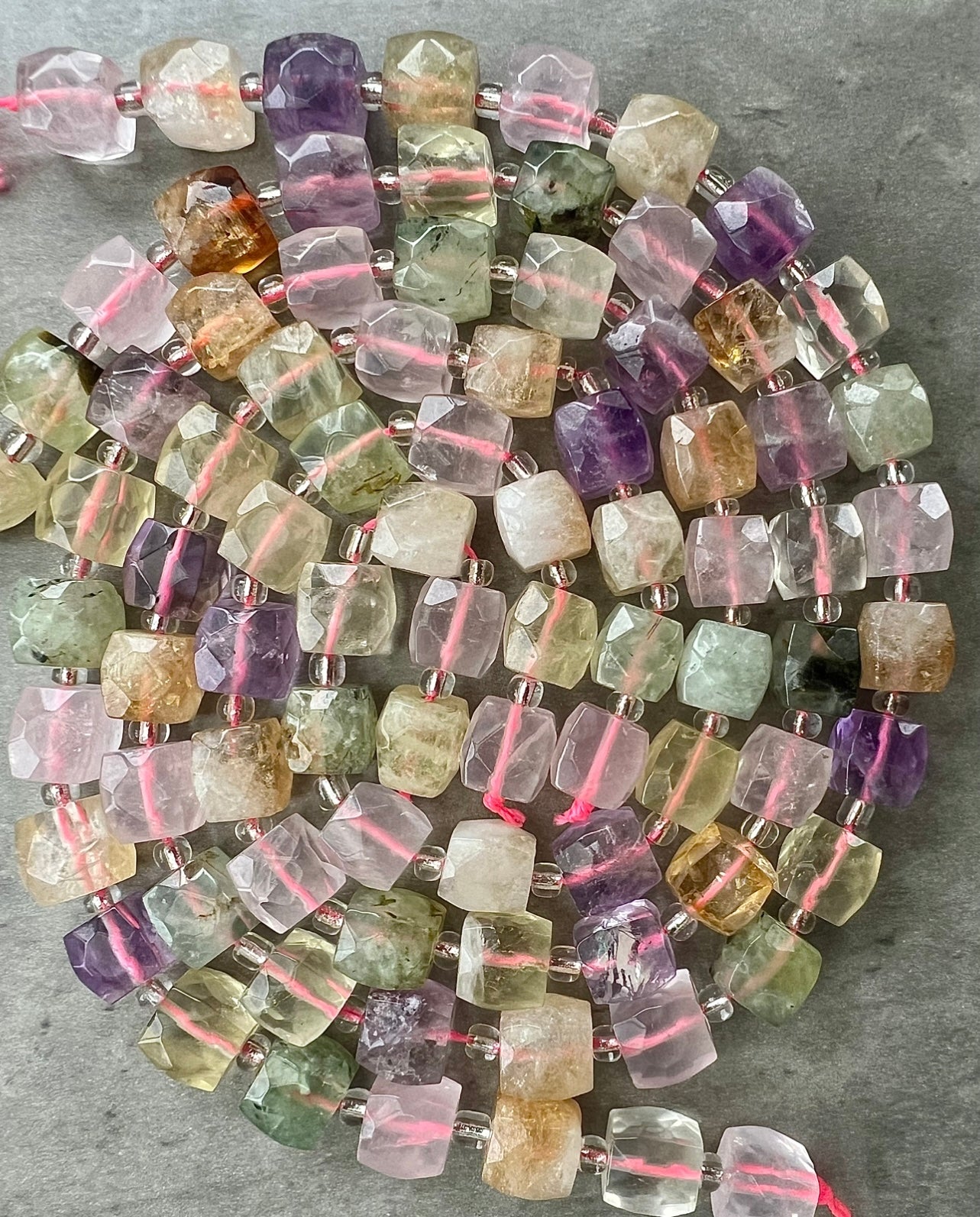 Pärlmix – Kvarts, Citrin, Prehnit, Ametist & Rosenkvarts | Naturliga Halvädelstenar | Exklusiva pärlor