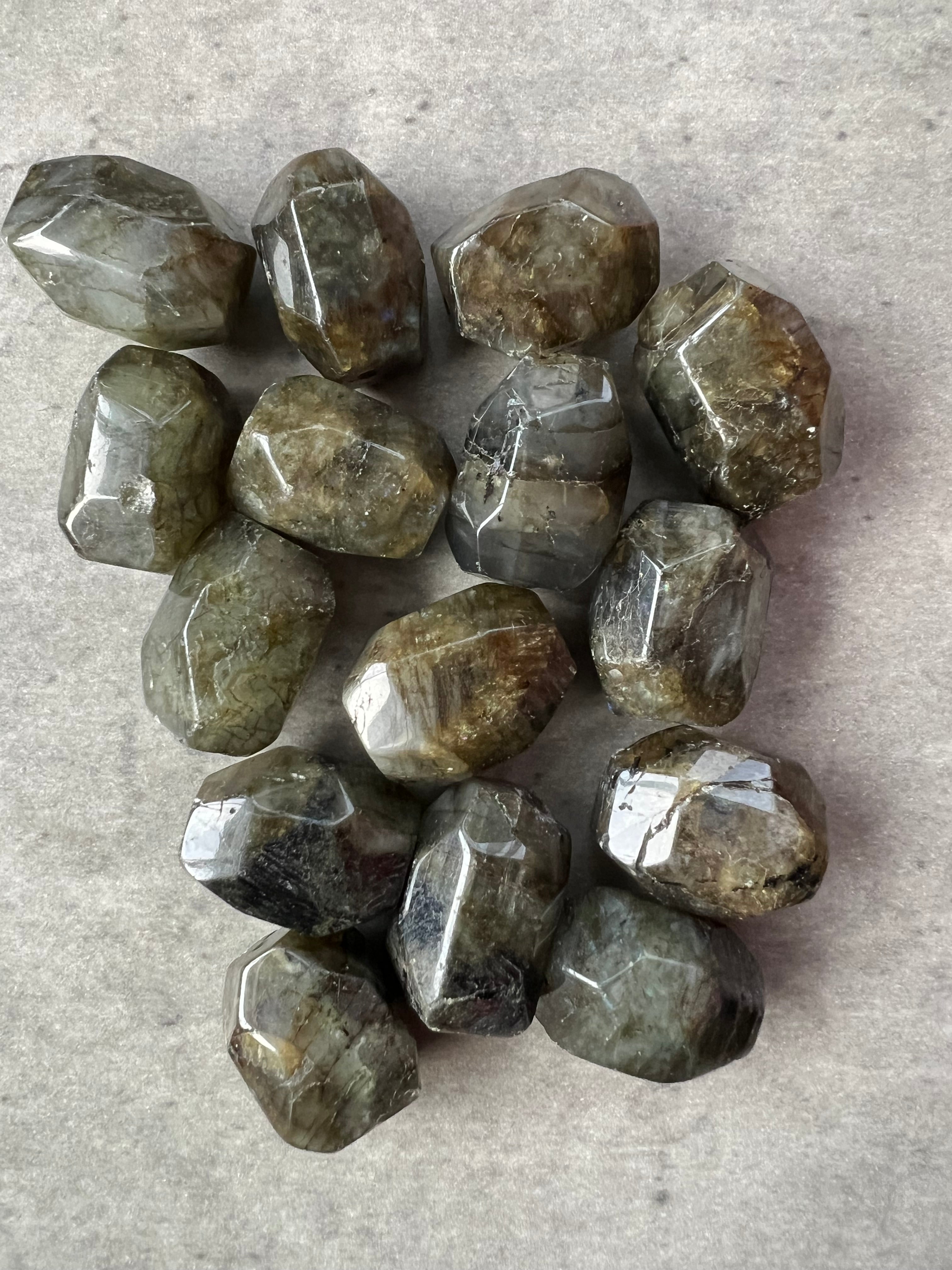 Stora Labradorit Pärlor – Naturliga Halvädelstenar för Smyckestillverkning & DIY-projekt