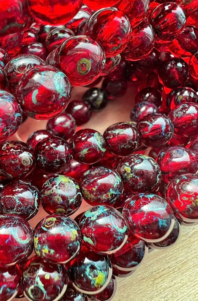 Rödspräckliga Tjeckiska Glaspärlor – Unika Pärlor för Smycken & DIY