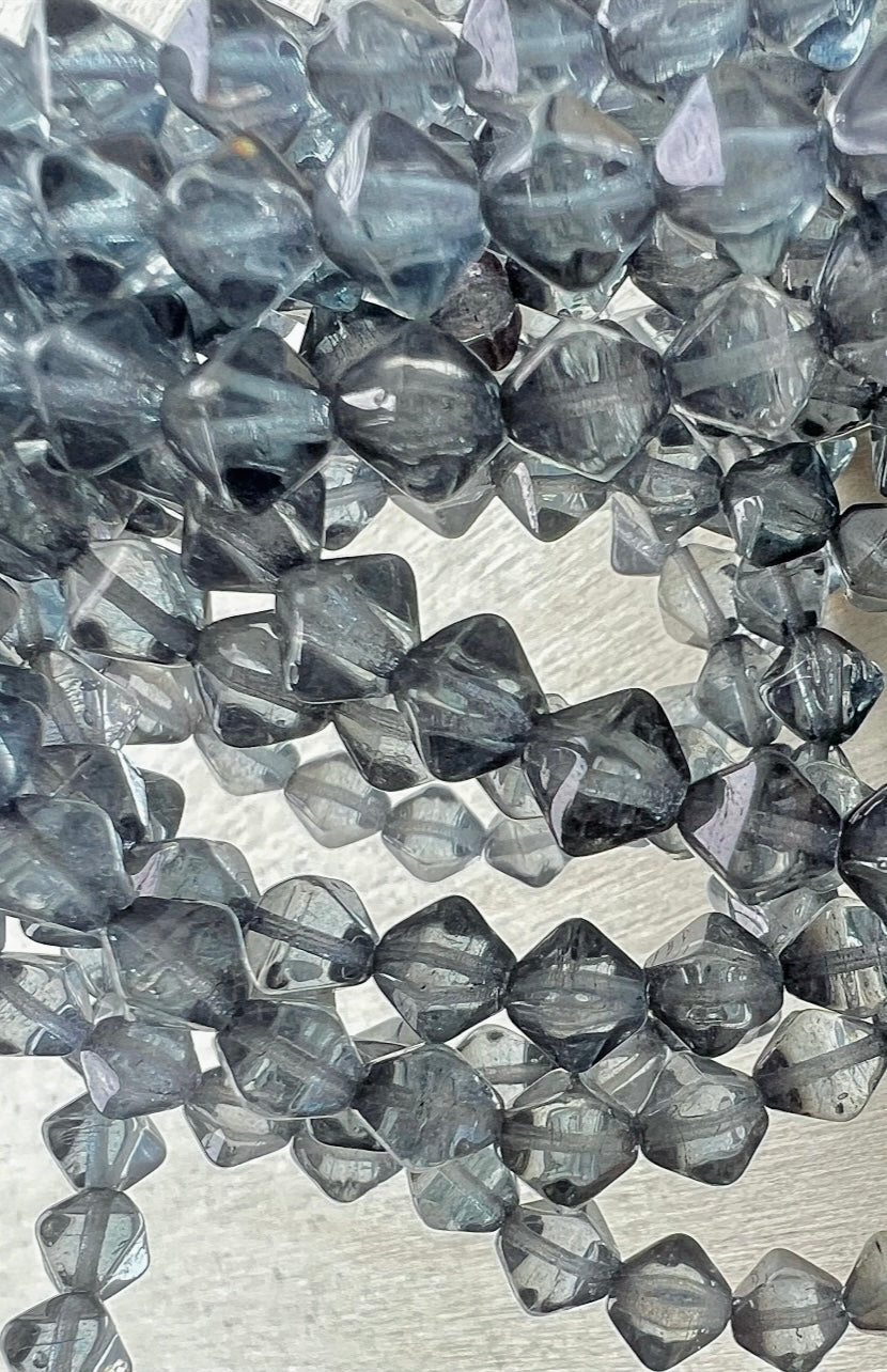 Gråa Tjeckiska Glaspärlor – Stilrena & Eleganta Pärlor för Smyckestillverkning