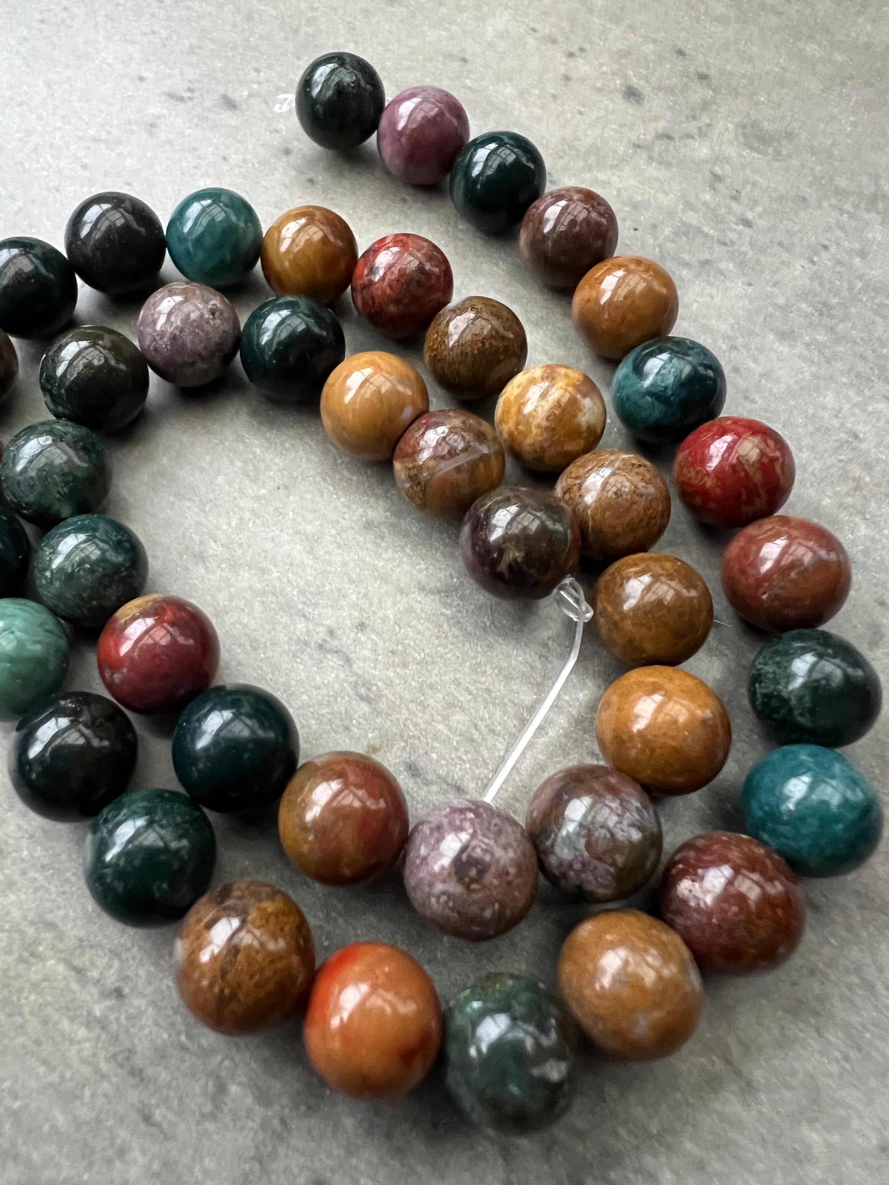 Agatpärlor – Eleganta Naturstenar med Unika Mönster för Smyckestillverkning