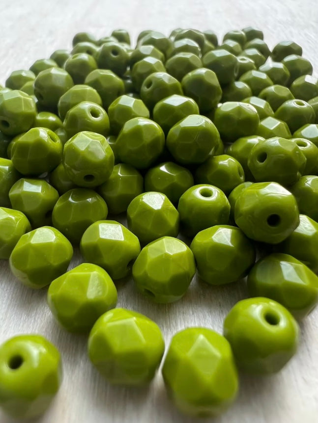 Olivgröna Tjeckiska Glaspärlor – Smyckestillverkning