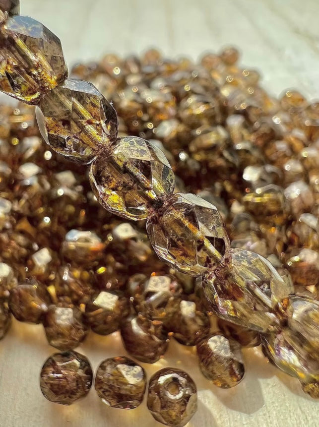 Bronsguldiga Tjeckiska Glaspärlor – Skapa Smycken med Lyxig Glans