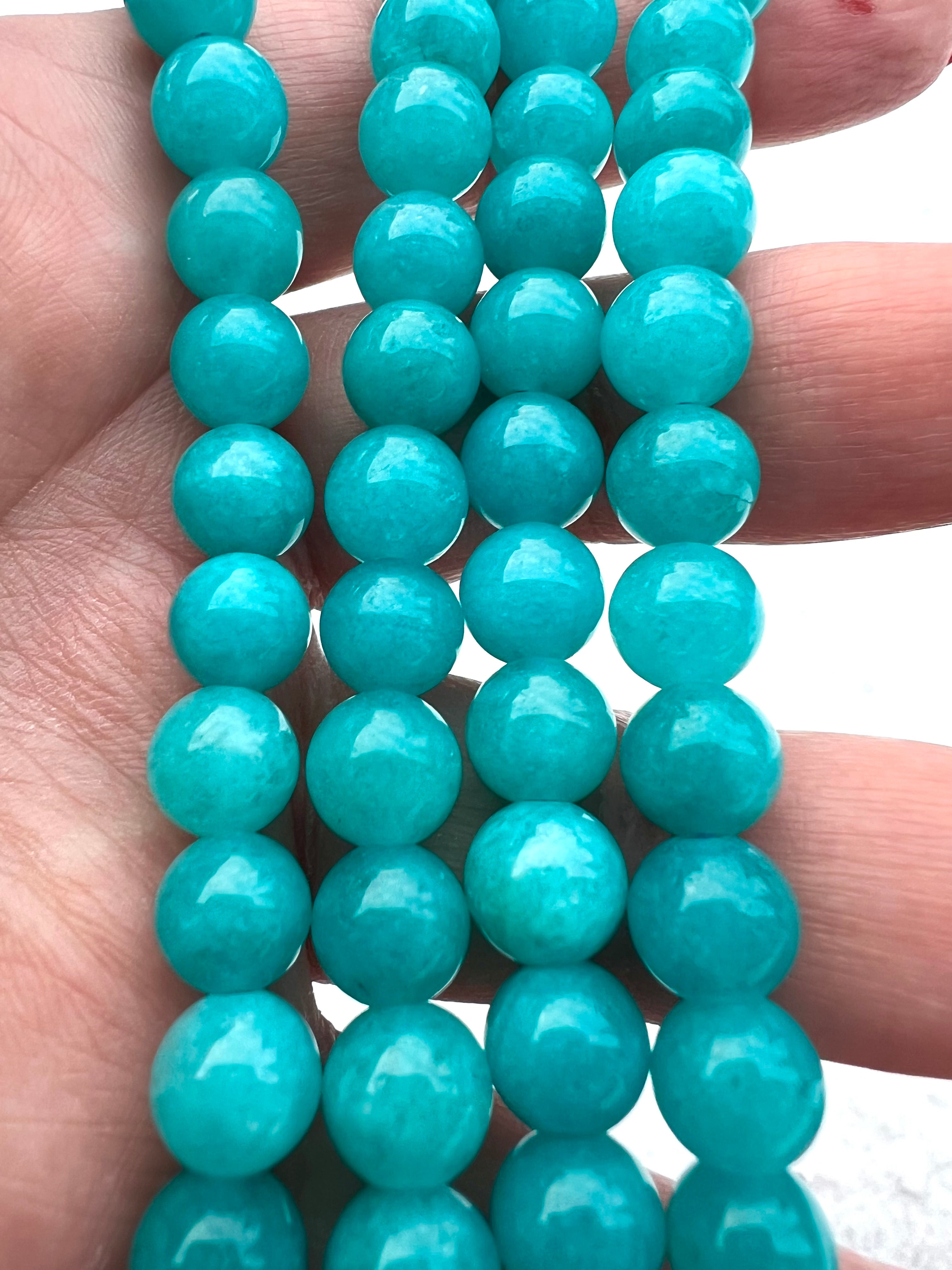 Turkosblåa jadepärlor – Frisk färg & harmonisk elegans