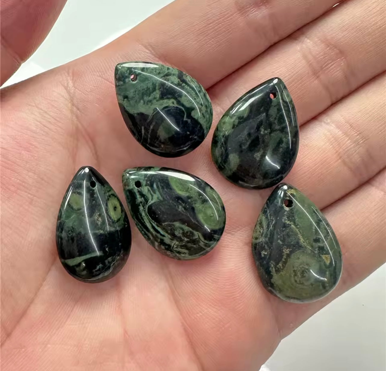 Hänge i Kambabast – Naturlig Skönhet & Jordnära Elegans